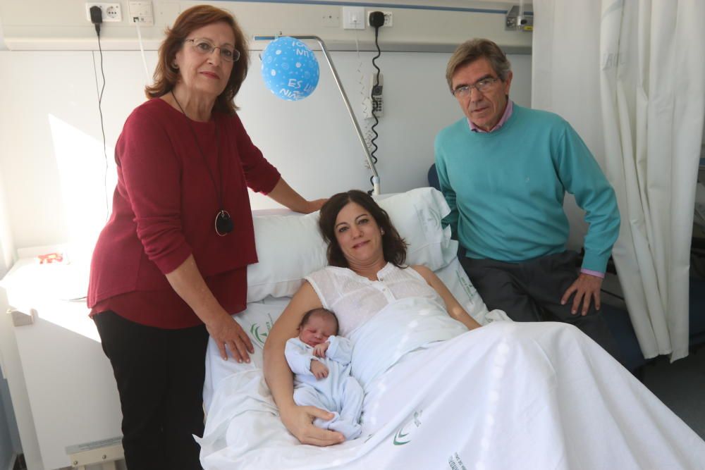 Antonia Salazar y Pedro Toledo, padres de Rocío, junto a su hija y su nieto Álvaro.