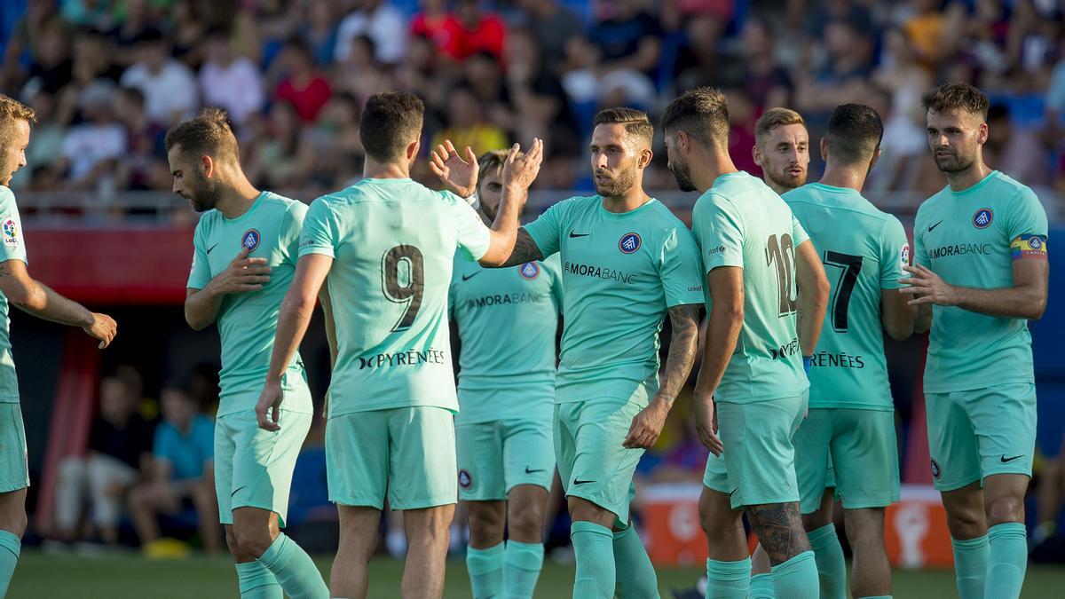 Los jugadores del Andorra celebran un gol