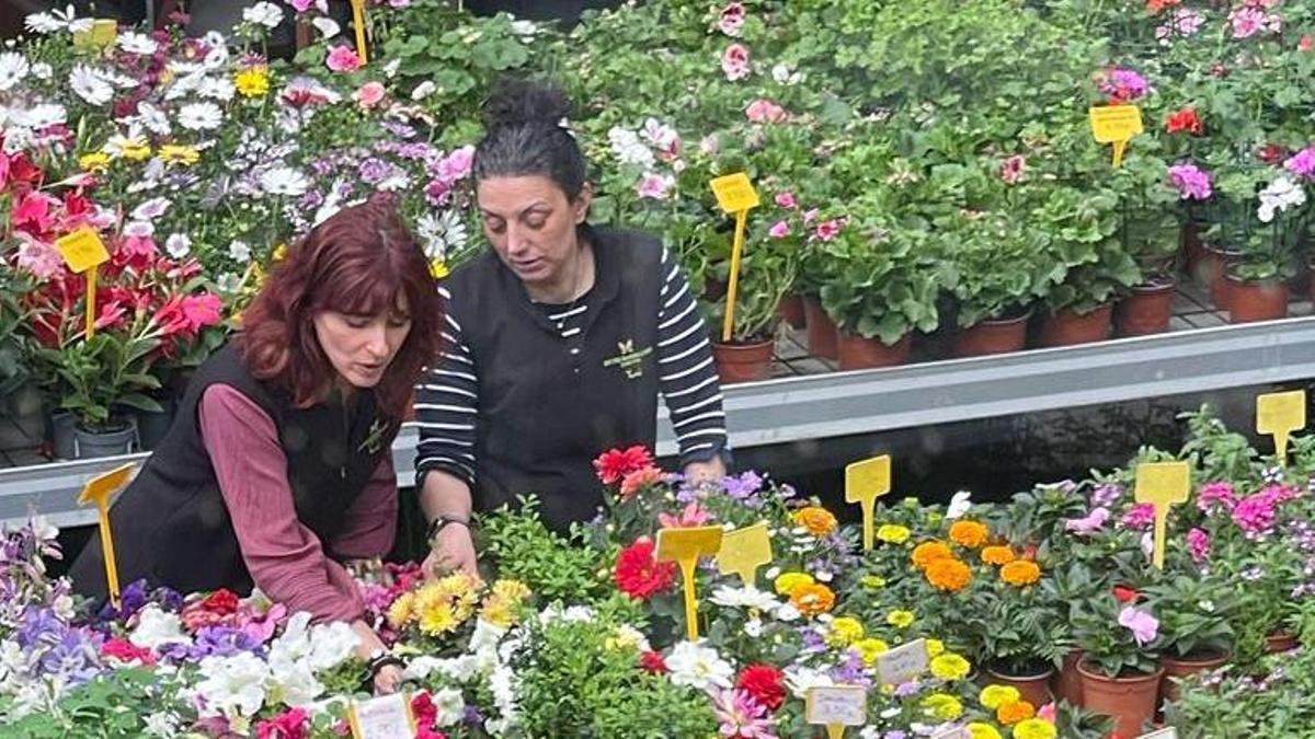 Carmen y Toñi trabajando en Agrocentro Turiel