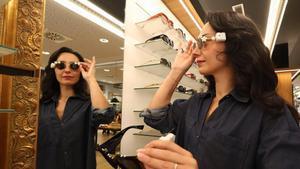 Las ópticas alertan de comprar gafas de sol en bazares y mercadillos
