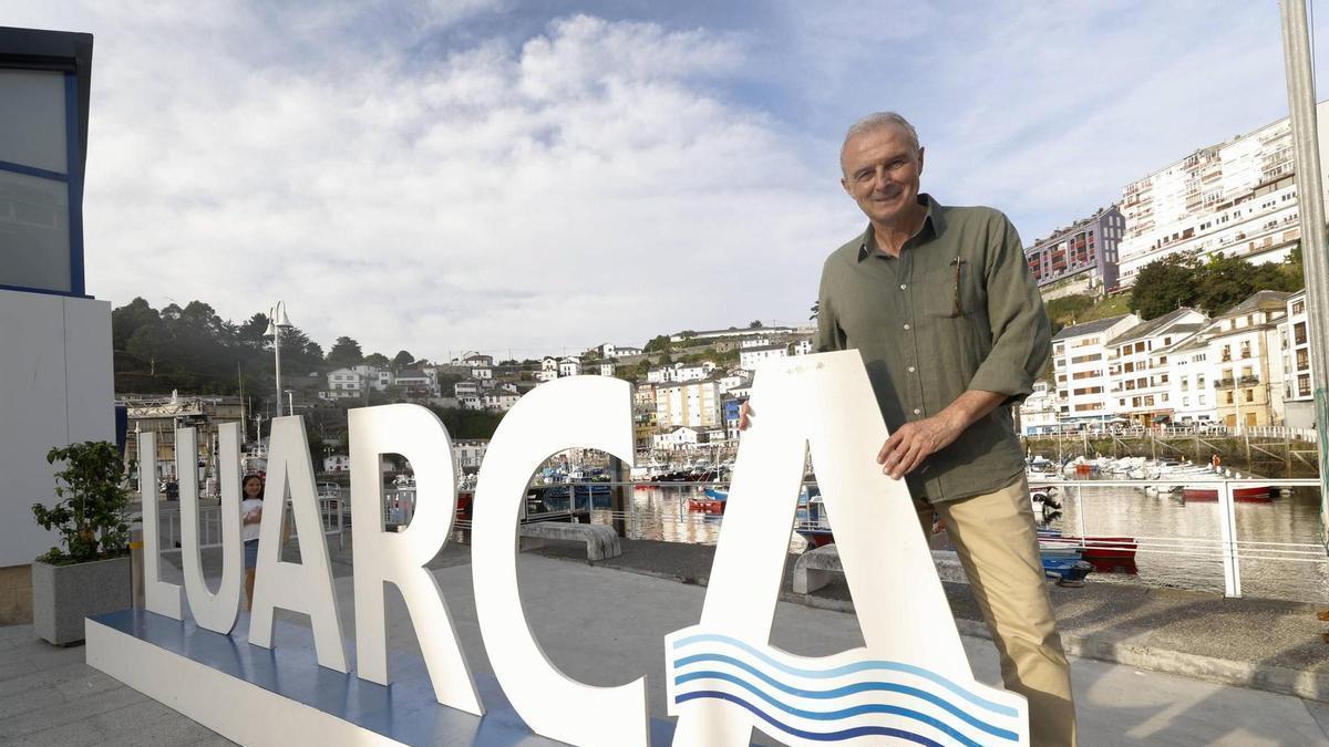 Celada posando en Luarca en una imagen tomada estos días.