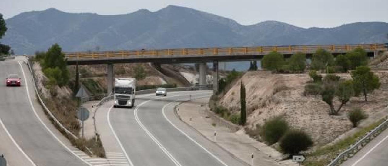 La CV-60 que se quiere transformar completamente en autovía a su paso por Montaverner.