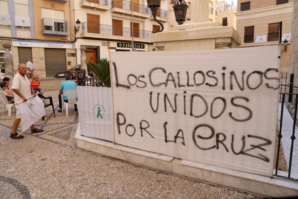 Vecinos de Callosa de Segura llevan 7 meses vigilando para que no retiren la Cruz