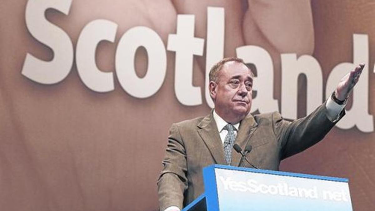 Alex Salmond, ministro principal escocés, durante su rueda de prensa con la prensa extranjera, ayer.