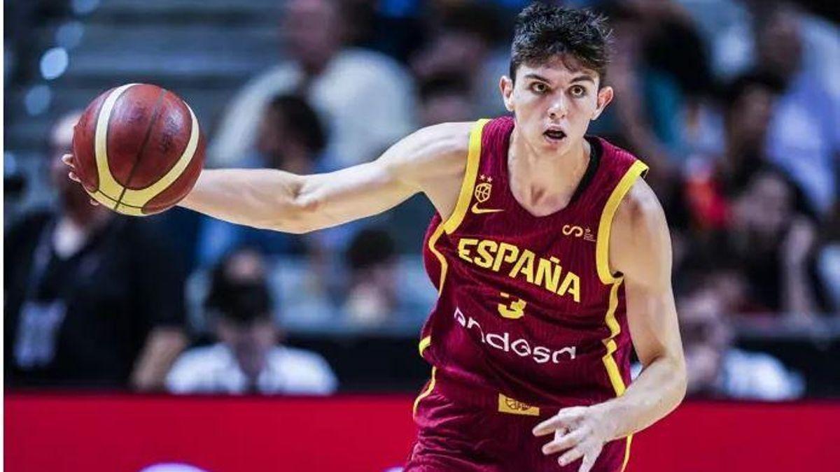 Sergio de Larrea, con la selección española de baloncesto.