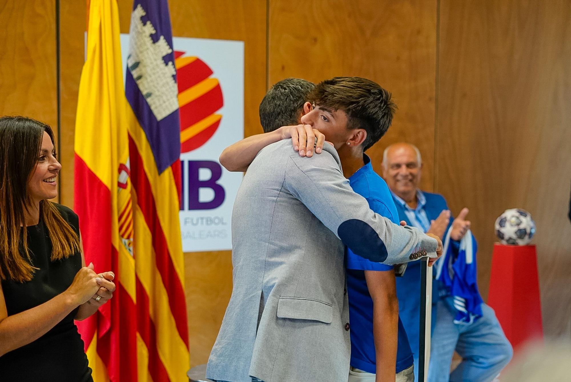 La balear de Fútbol homenajea al Mallorca Palma Futsal por el título de la Copa de Europa