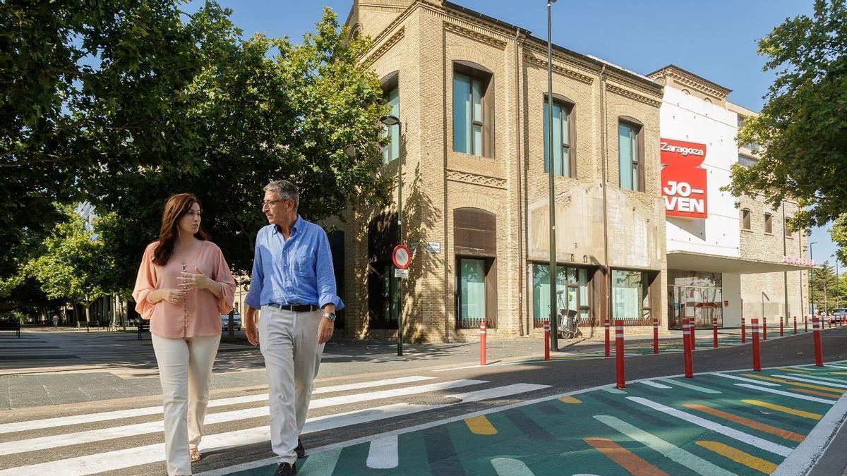 Los trabajos se han llevado a cabo tras un estudio técnico que detectó que más del 74% de los vehículos superaban el límite de 20 km/h en un entorno de elevada presencia de jóvenes y menores.