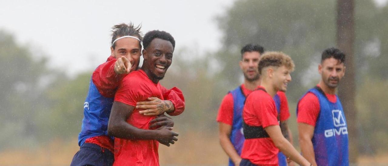 Gudelj y Diarra, durante un entrenamiento del Córdoba CF en la Ciudad Deportiva, la pasada temporada.