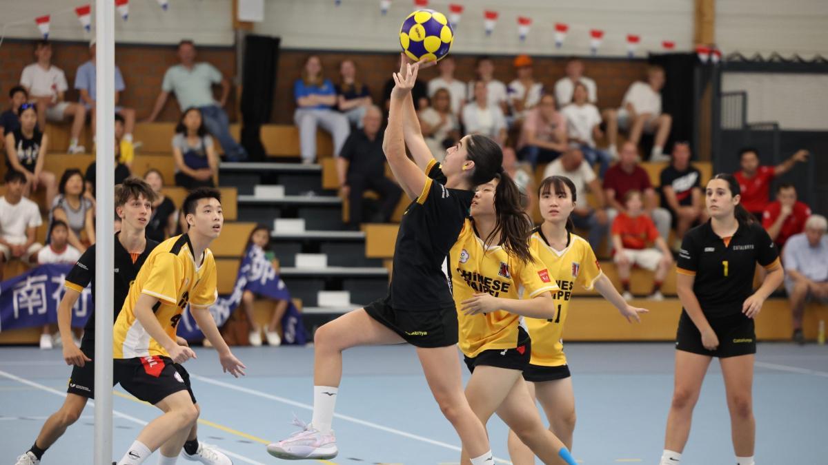 La selecció catalana en un partit de la Copa del Món Sub-17 de Korfbal 2024