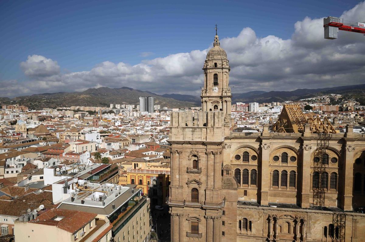 Obras para la construcción del tejado de la Catedral de Málaga