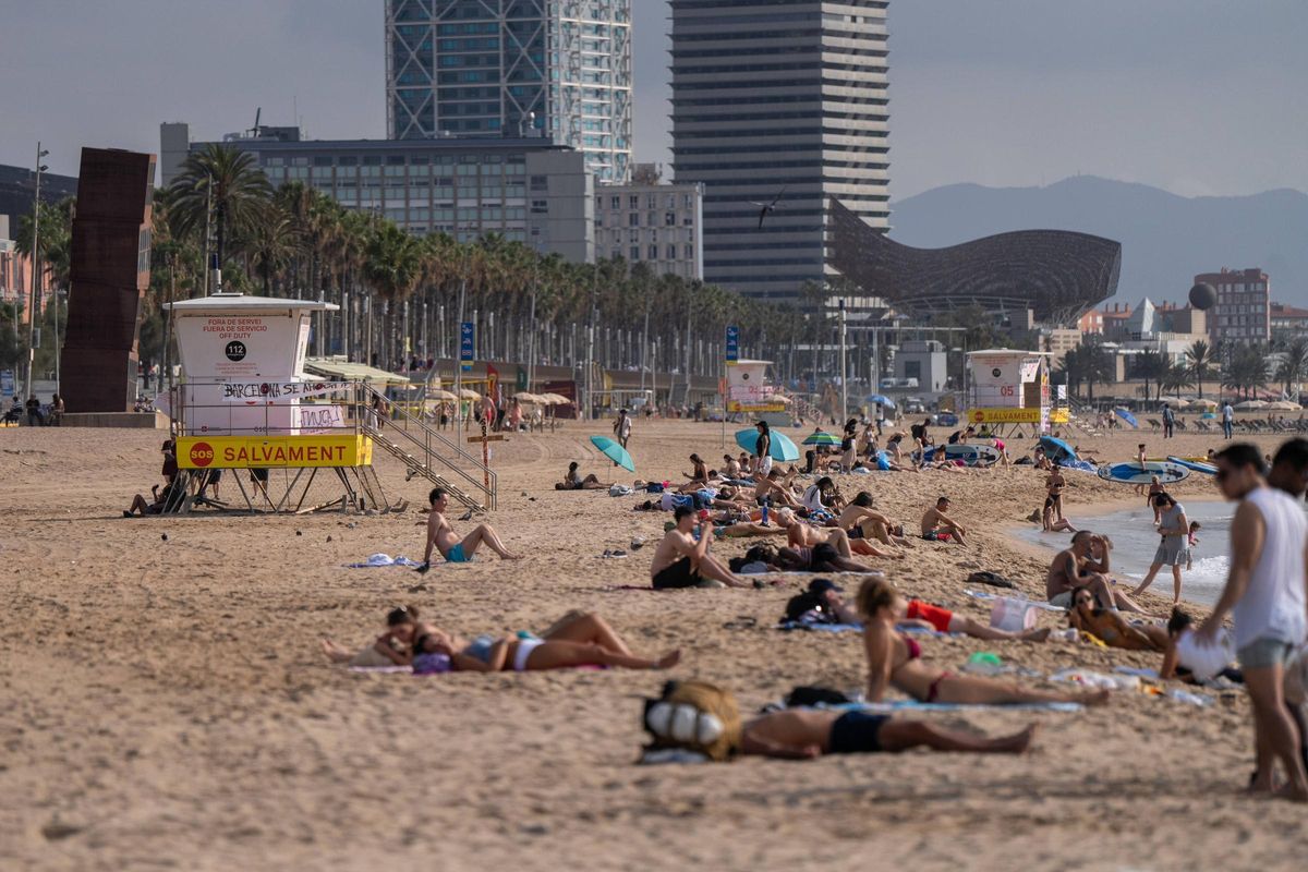 Los socorristas de Barcelona protestan contra la precariedad y la falta de personal