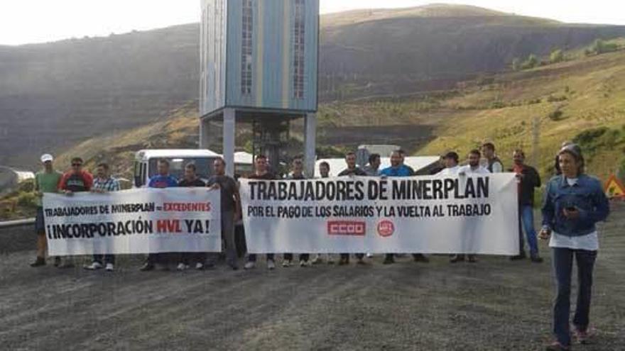 Una protesta de trabajadores ante instalaciones de la Vasco-Leonesa.