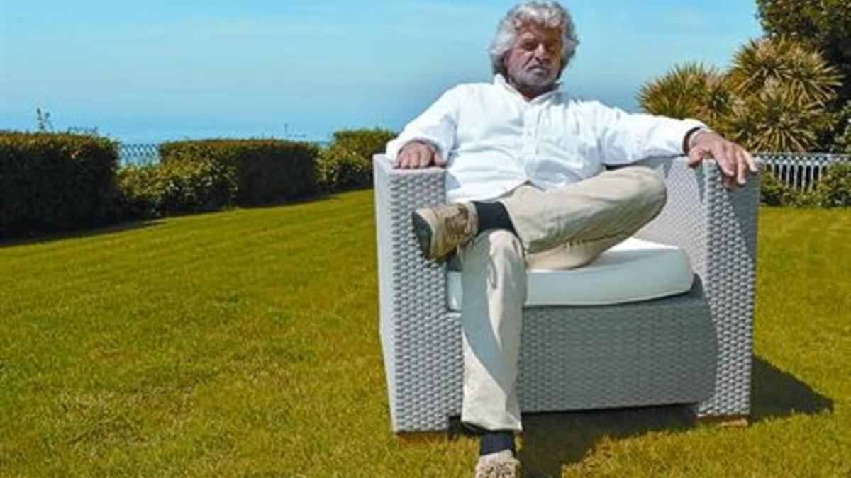 Beppe Grillo, el cómico que ha sacudido la política italiana, en su casa de Génova.