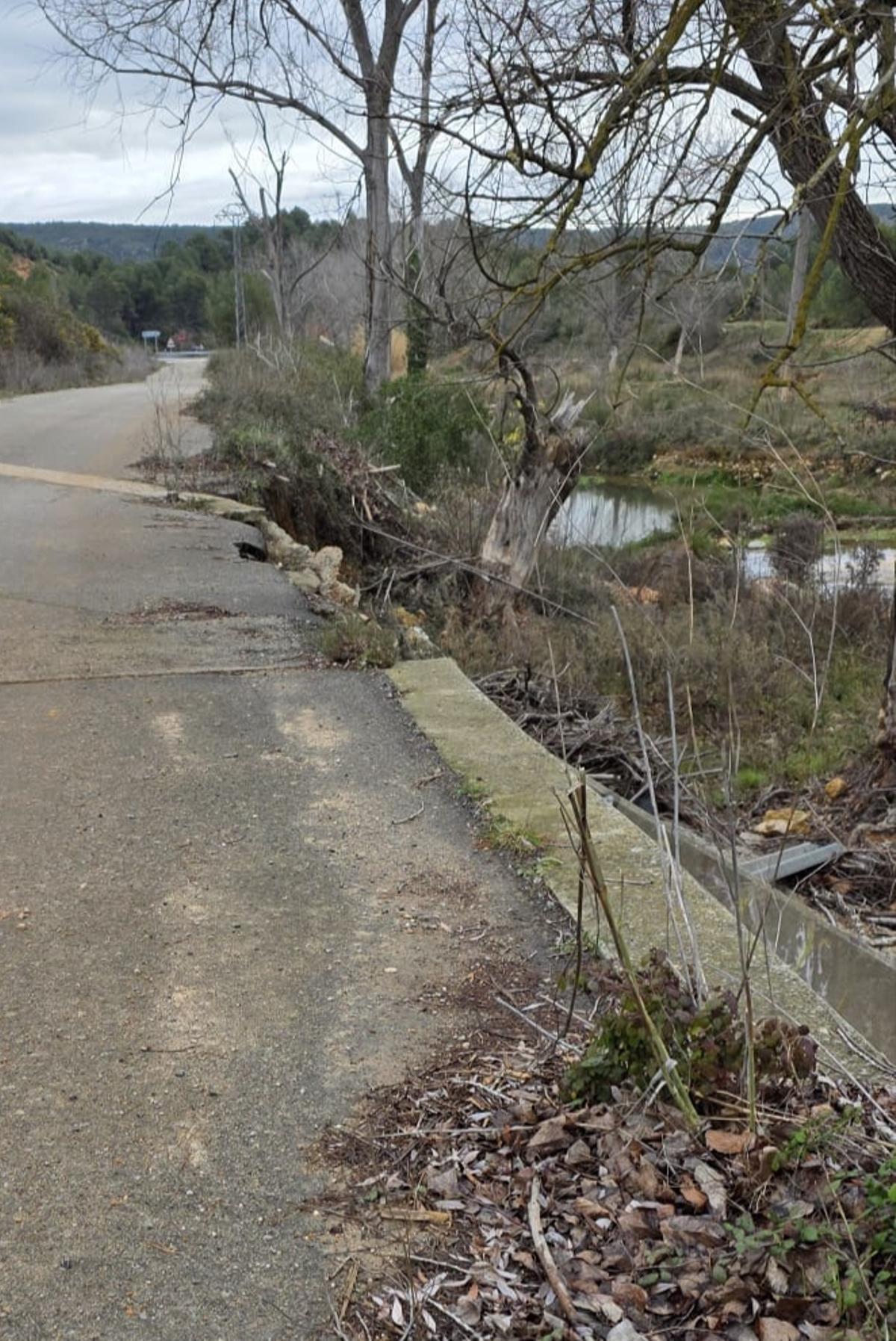 Carretera en el término municipal de Siete Aguas.