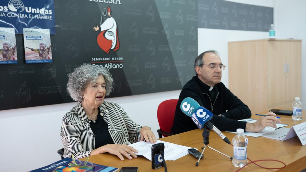 Participantes en la presentación de la memoria de 2021 de Manos Unidas