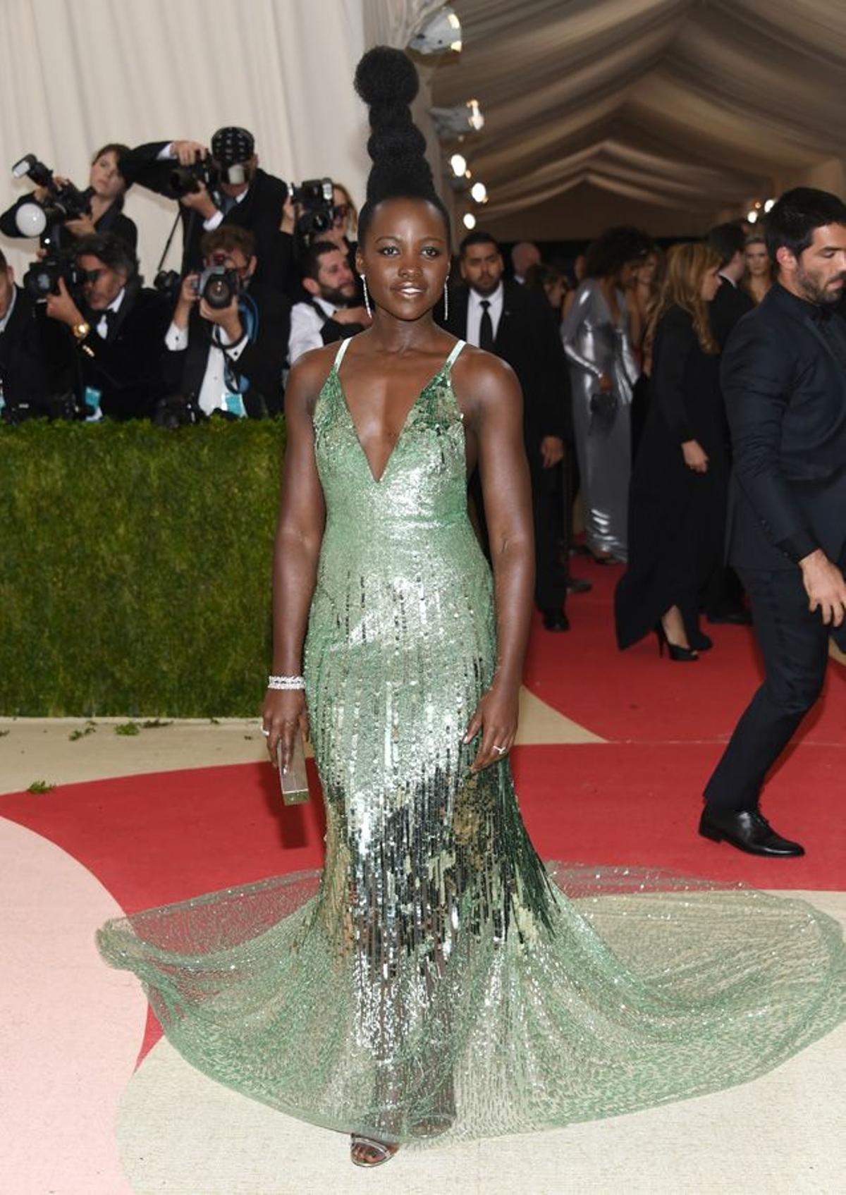 Los mejor y peor vestidos en la Gala Met 2016, Lupita Nyong'o.