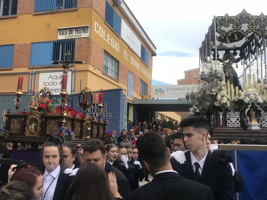 Procesión en el colegio Divino Pastor