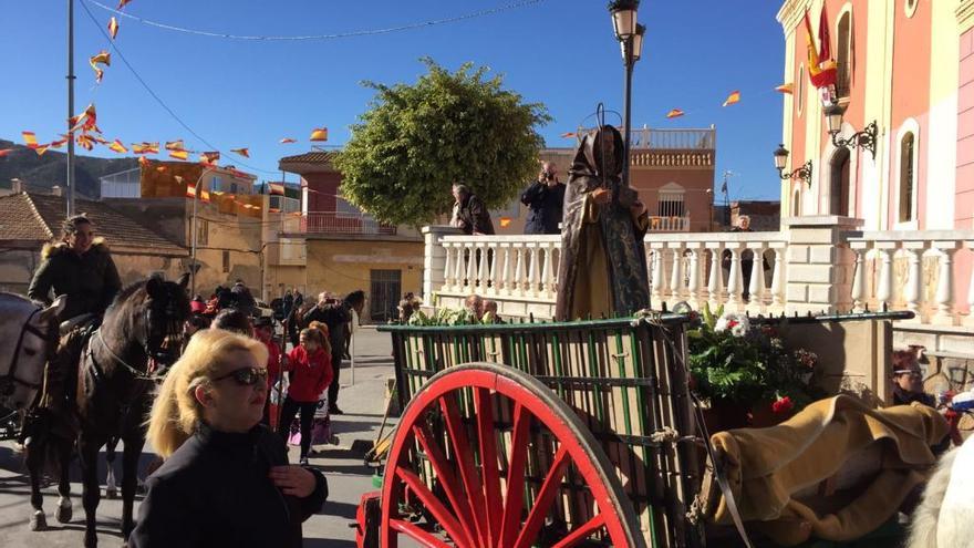 San Antón, a su llegada a la iglesia.