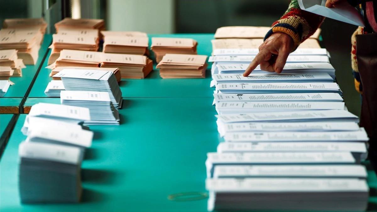 Papeletas para votar en las elecciones generales del 28-A.