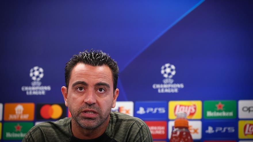 Xavi elogia al Amberes de Van Bommel