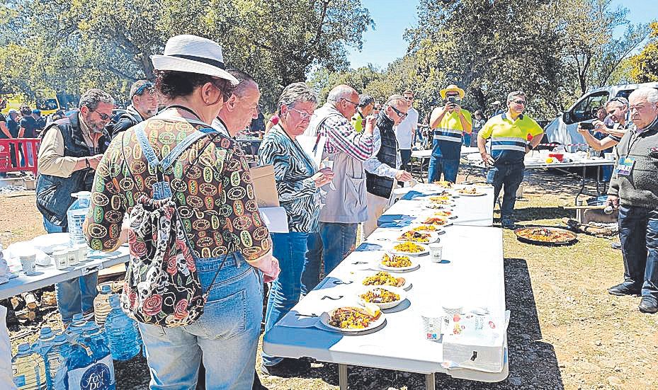 Inca. Cientos de ‘inquers’ subieron al Puig de Santa Magdalena para participar en el ‘pancaritat’ en compañía de amigos y familiares.