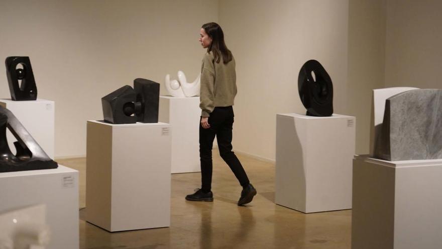 A l&#039;esquerra, algunes de les fotografies d&#039;Andrea Torres. A la dreta, la mostra d&#039;escultura de Mariano Andrés Vilella