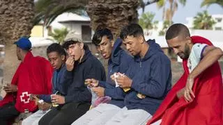 Una patera llega por sus propios medios con al menos 21 migrantes a Lanzarote