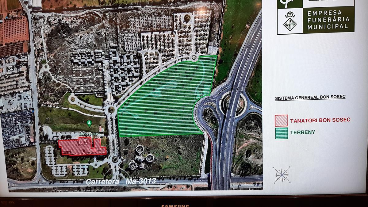 El acuerdo de permuta establece que la funeraria se queda con todo el tanatorio (en rojo) y Funespaña con 45.000 metros cuadrados de terreno (en verde)