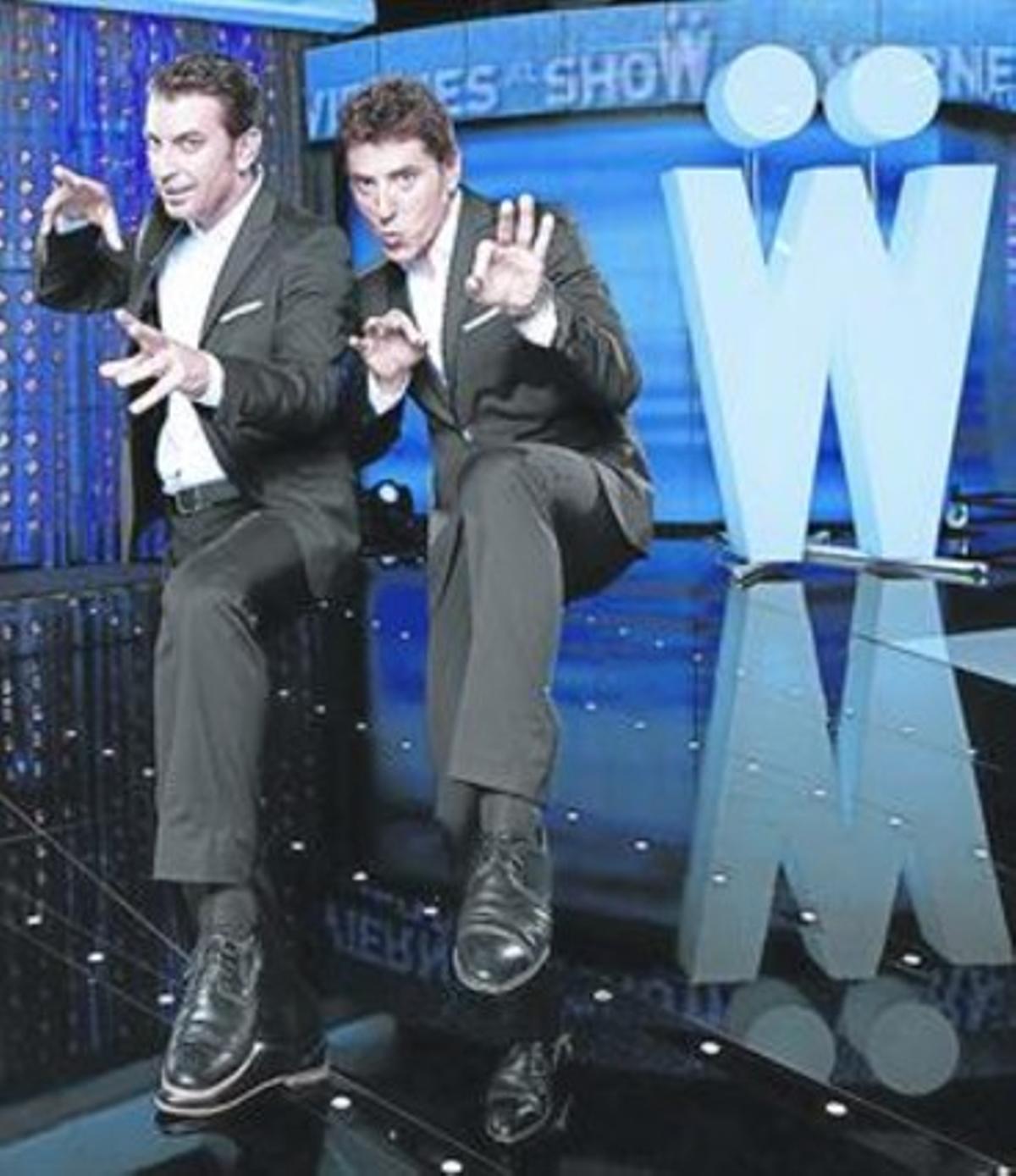 Arturo Valls i Manel Fuentes, en la presentació de ’Los viernes al show’. Arturo Valls i Manel Fuentes, en la presentació de ’Los viernes al show’.