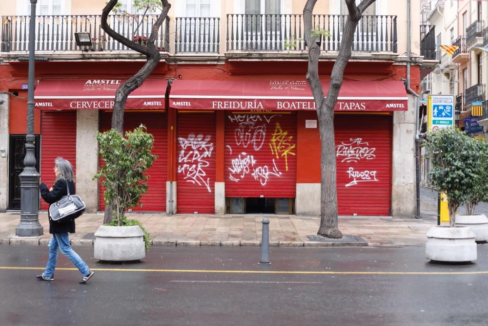 La UME desinfecta la estación Sorolla de València