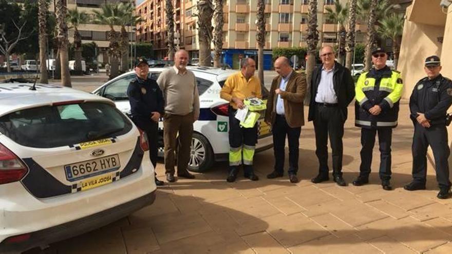 La Policía de La Vila portará desfibriladores en el coche