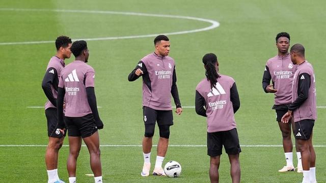 Kylian Mbappé durant l’entrenament de dissabte del Reial Madrid