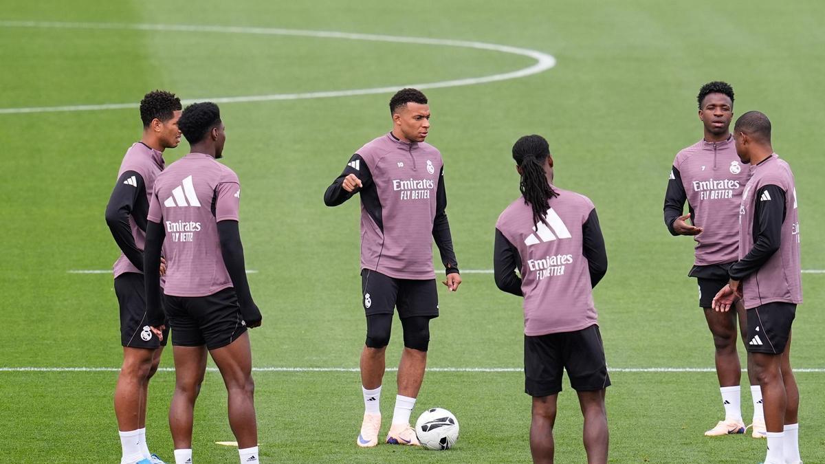La baja de Mbappé coge «por sorpresa» al vestuario del Real Madrid