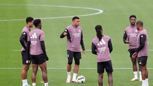 La baixa de Mbappé agafa «per sorpresa» el vestidor del Reial Madrid