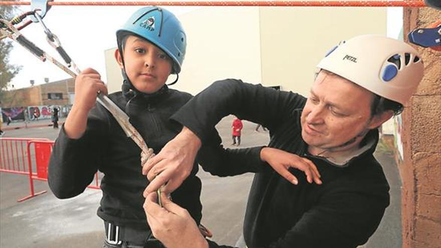 Los niños disfrutan de deportes, ocio y creatividad en Nadalàndia