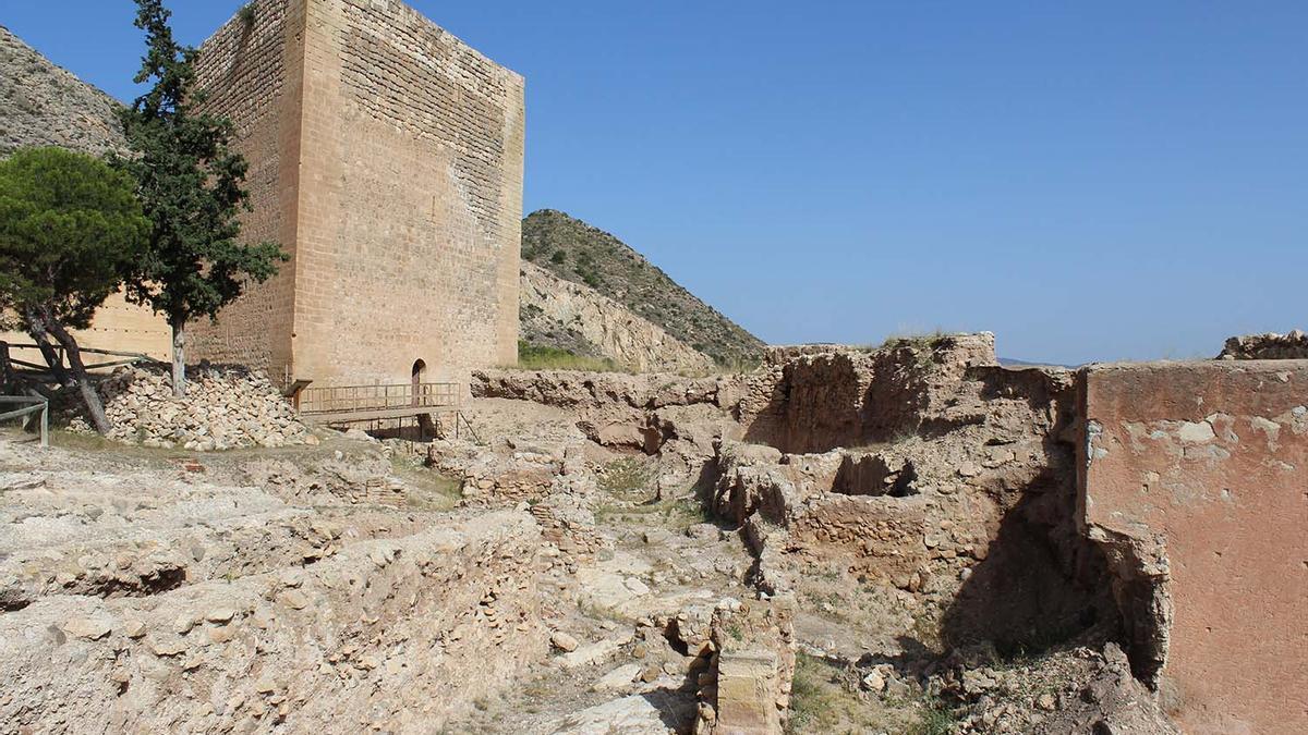 La muralla se encuentra en un avanzado estado de deterioro y requiere de una actuación urgente.