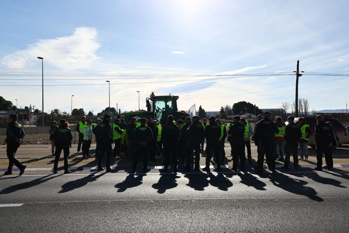 En imágenes | Atascos en los alrededores de Plaza por un protesta de agricultores por el acuerdo del Mercosur En imágenes | Atascos en los alrededores de Plaza por un protesta de agricultores por el acuerdo del Mercosur