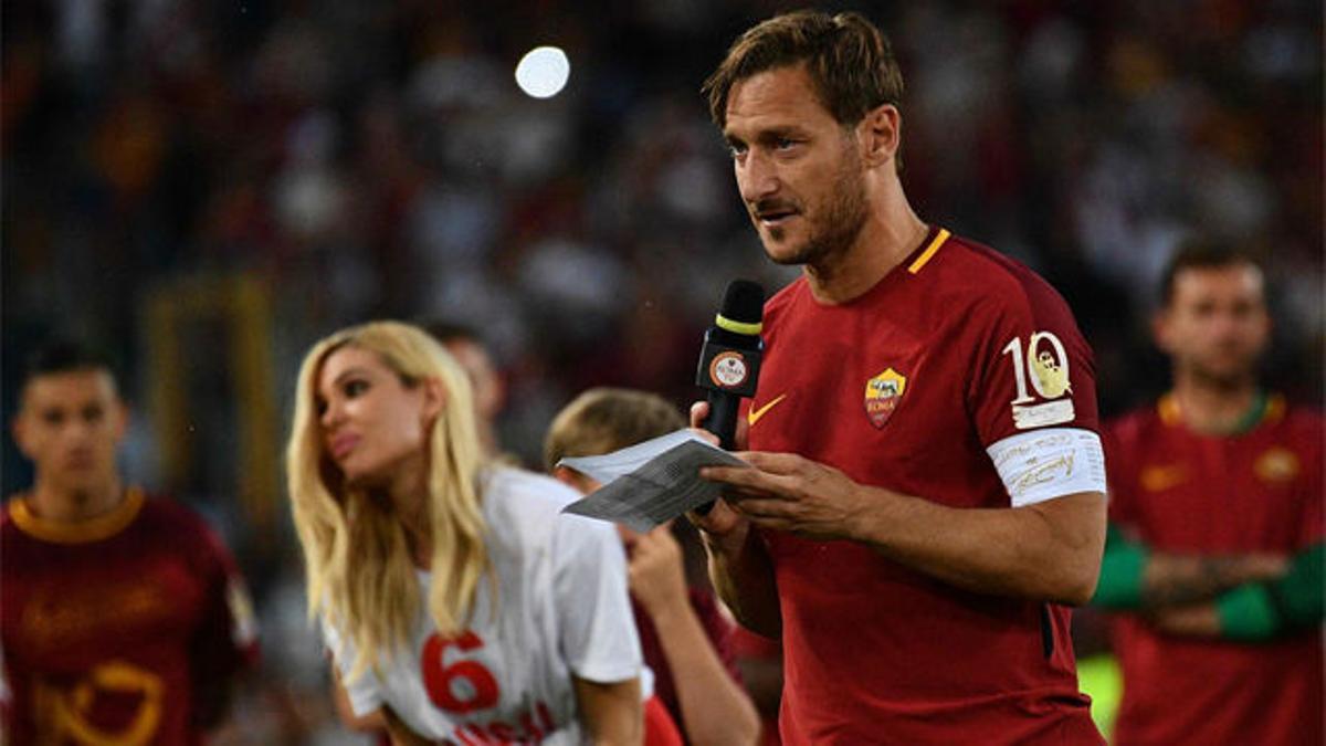 Totti dijo adiós a la afición de la Roma con un emotivo discurso