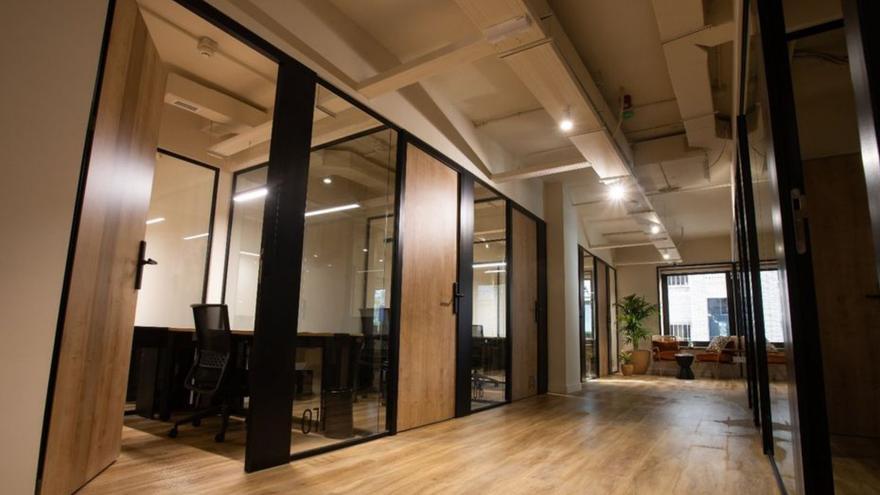 Imagen de unos de los coworking de Monday en Málaga.