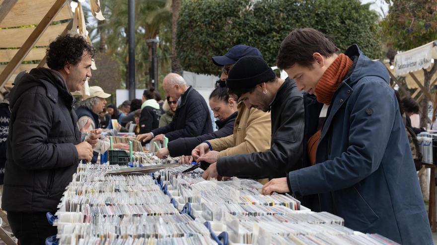 Feria del Disco en Ibiza: La «nostalgia» de bucear entre vinilos