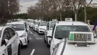 Una huelga de taxis amenaza la noche de San Juan