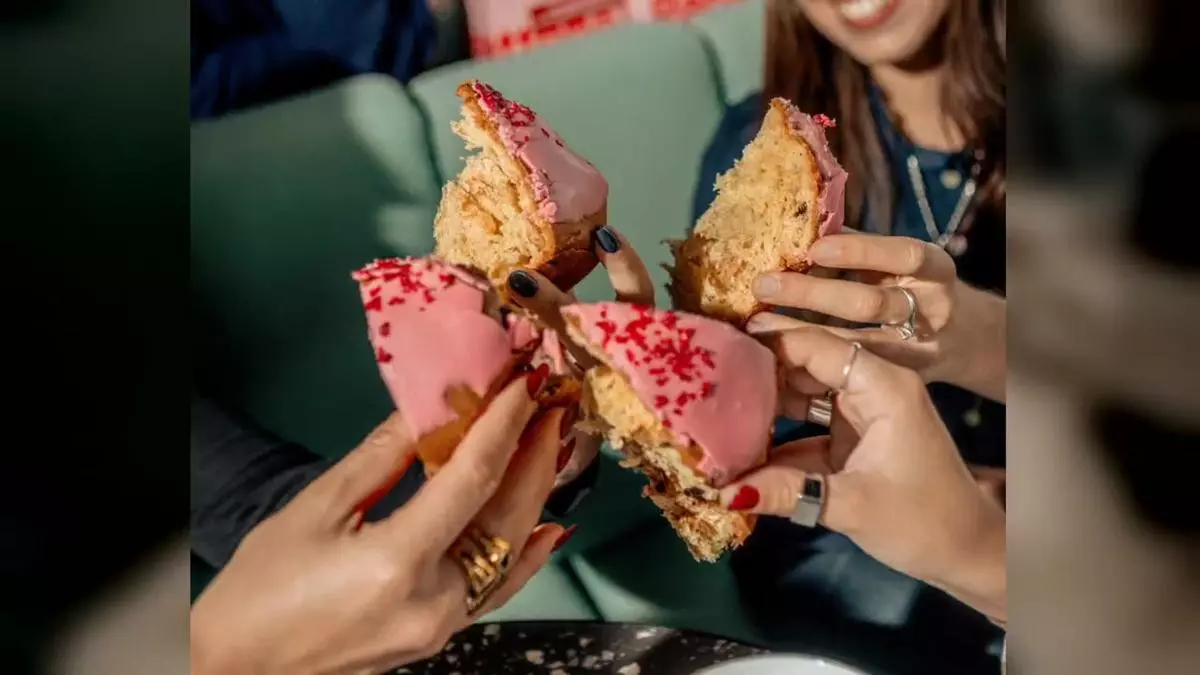 Este es el 'panettone' rosa del chef que acompañó a la princesa Leonor en la jura de la Constitución
