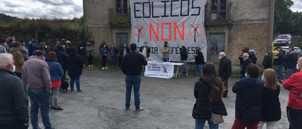 Reunión, este domingo, de la Plataforma Afectadas/os Eólicos de Cruces en Carbia.