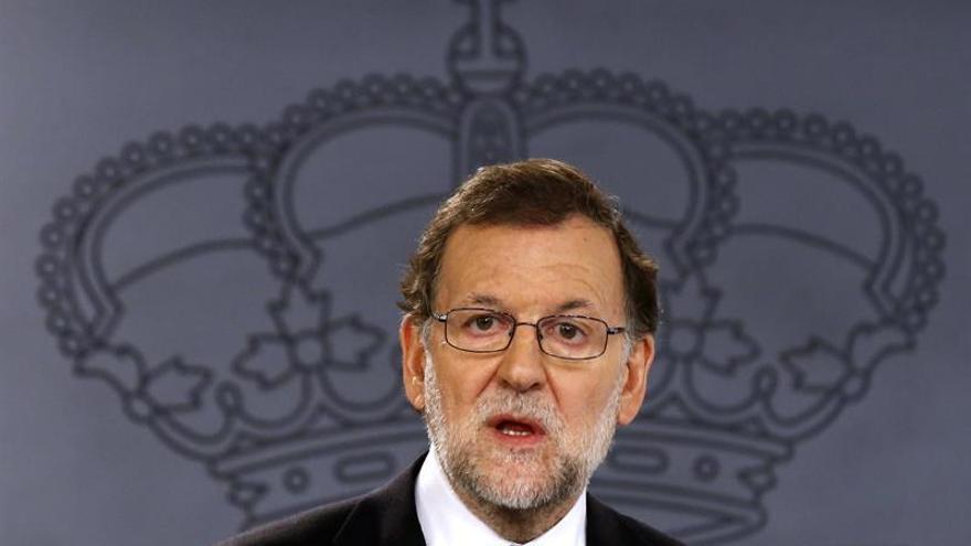 Rajoy sobre las encuestas: &quot;Hay de todo... Las mías son buenas&quot;