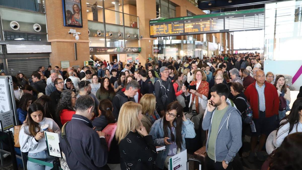 Situación en la estación de Córdoba esta mañana.