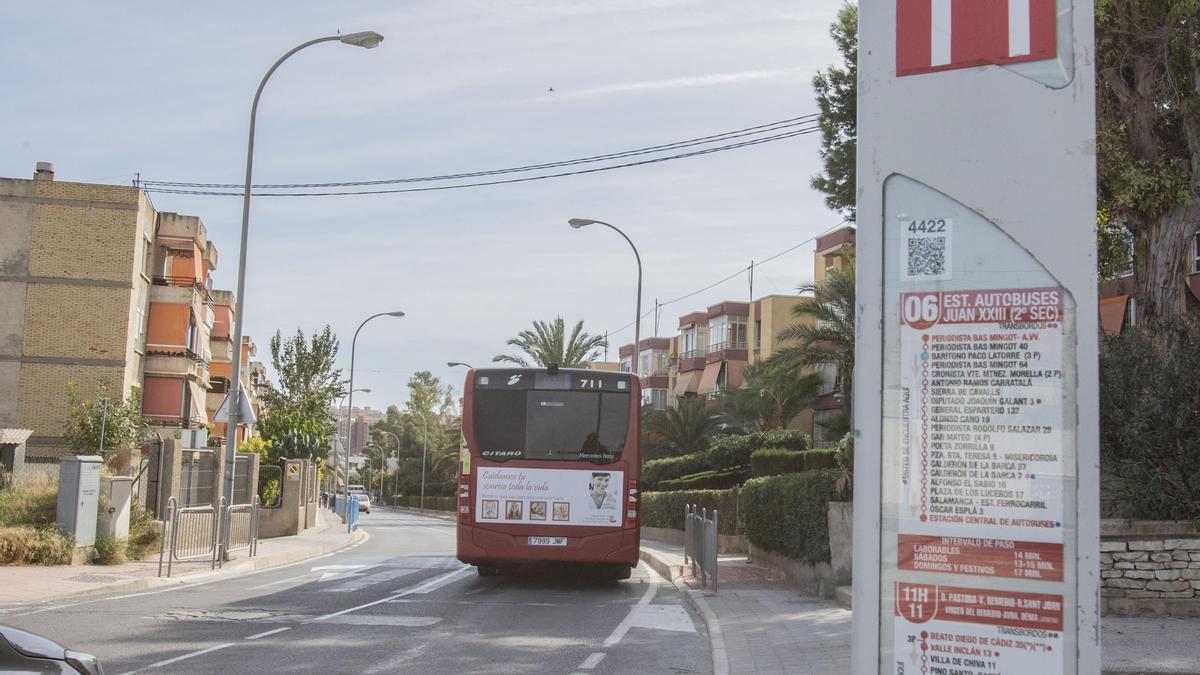 Una calle del barrio Juan XXIII de Alicante