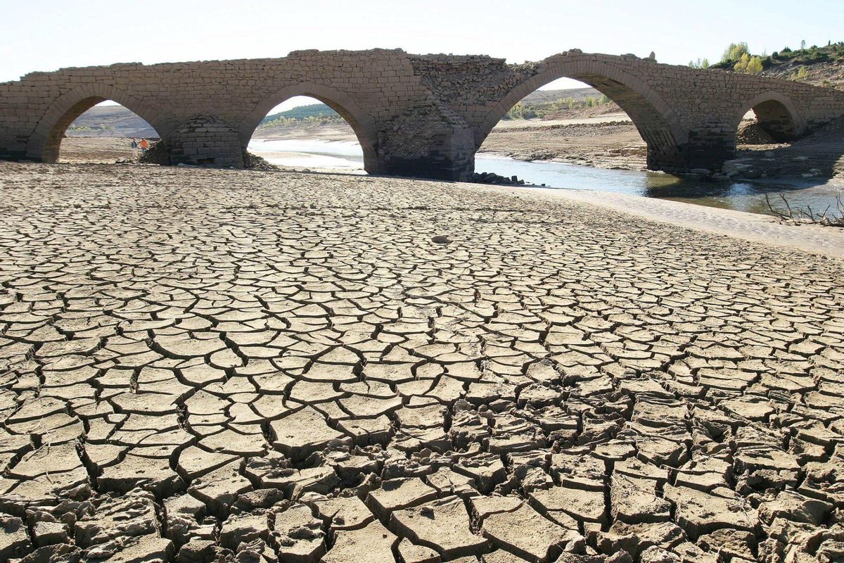 Embalse afectado por la sequía en Palencia.