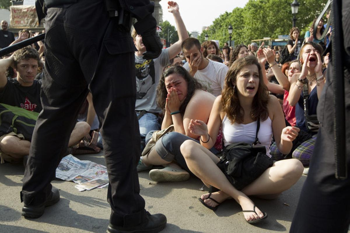 El desallotjament de la plaça de Catalunya, vist per Albert Bertran.