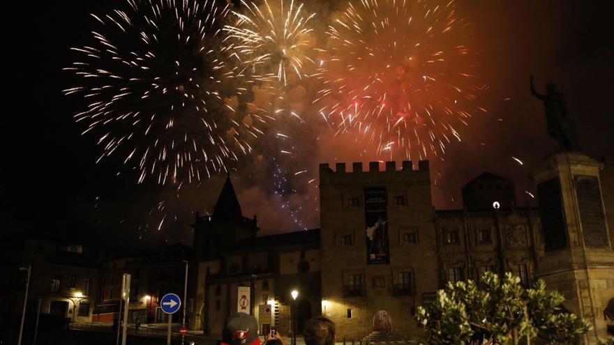 Todos los detalles de cómo será la Noche de los Fuegos de Gijón: 22 minutos de espectáculo, más de 11.000 explosiones...
