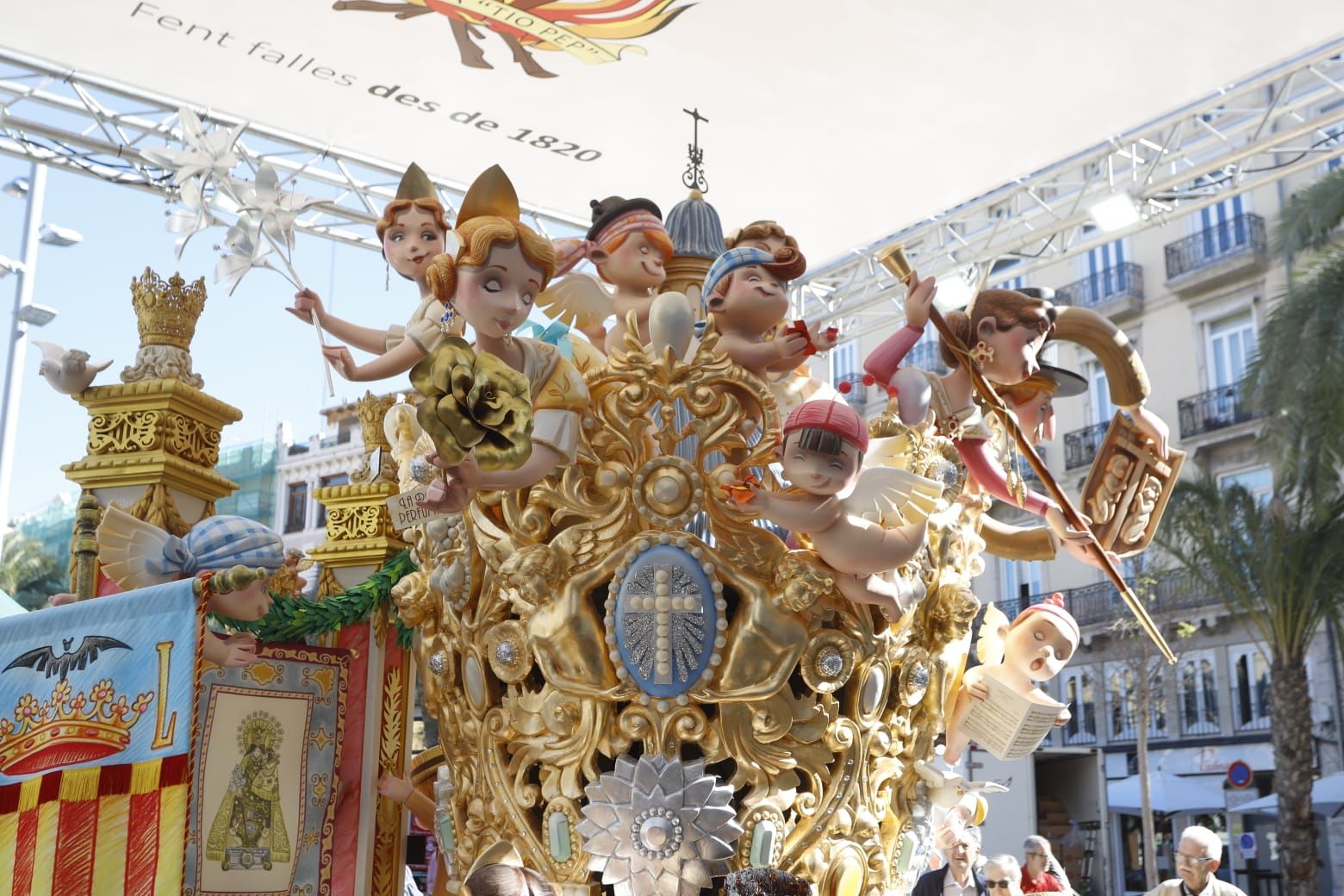 La Falla Reina-Paz, dedicada al centenario de la coronación